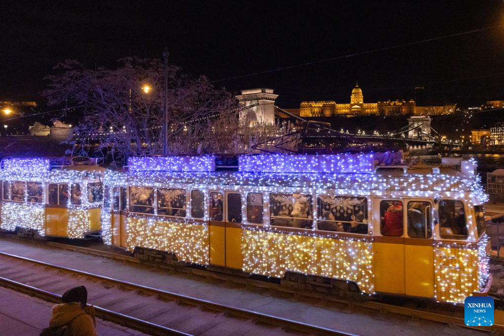 In pics: nostalgic tram decorated with Christmas lights in Budapest