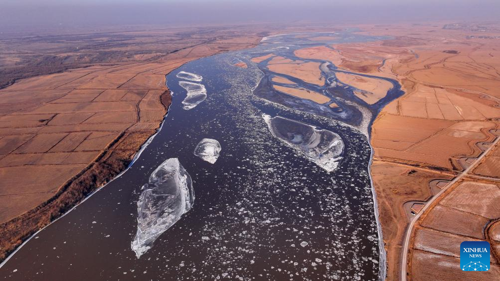 In pics: flowing ice on Yellow River in NW China