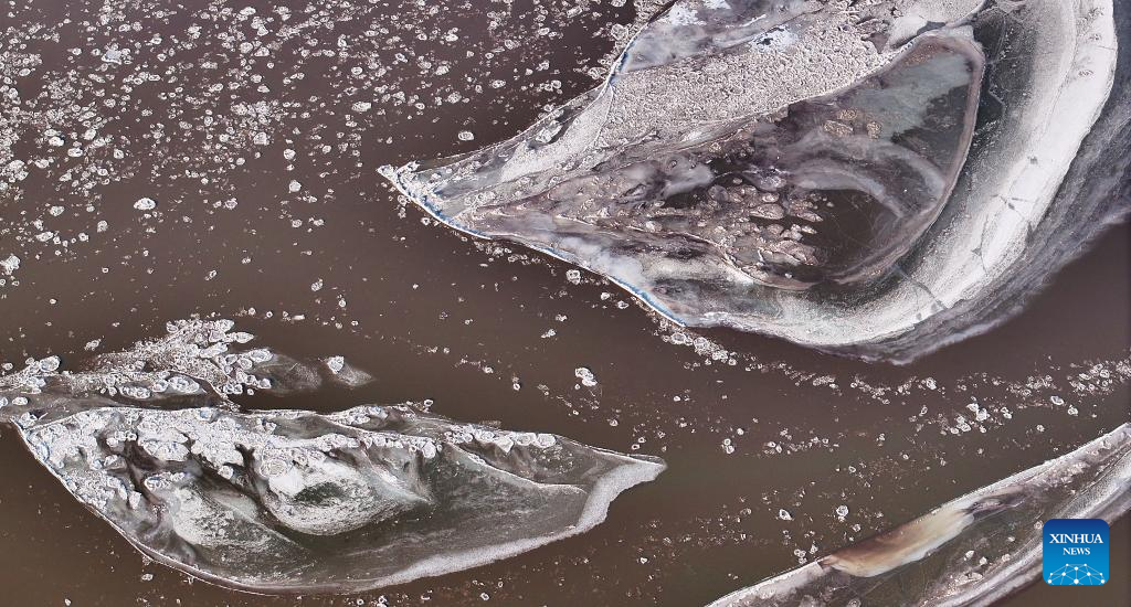 In pics: flowing ice on Yellow River in NW China