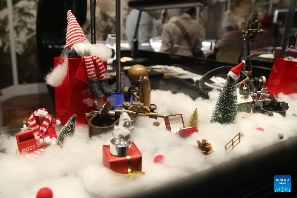 Holiday window displays seen at market in Brussels