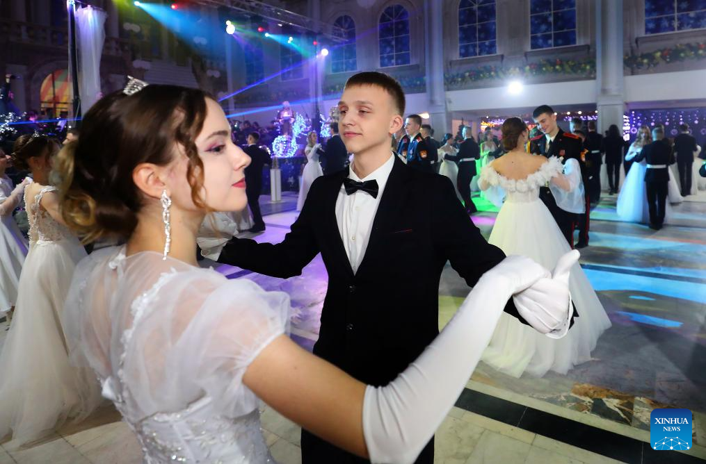People dance at ball to welcome upcoming New Year in Minsk