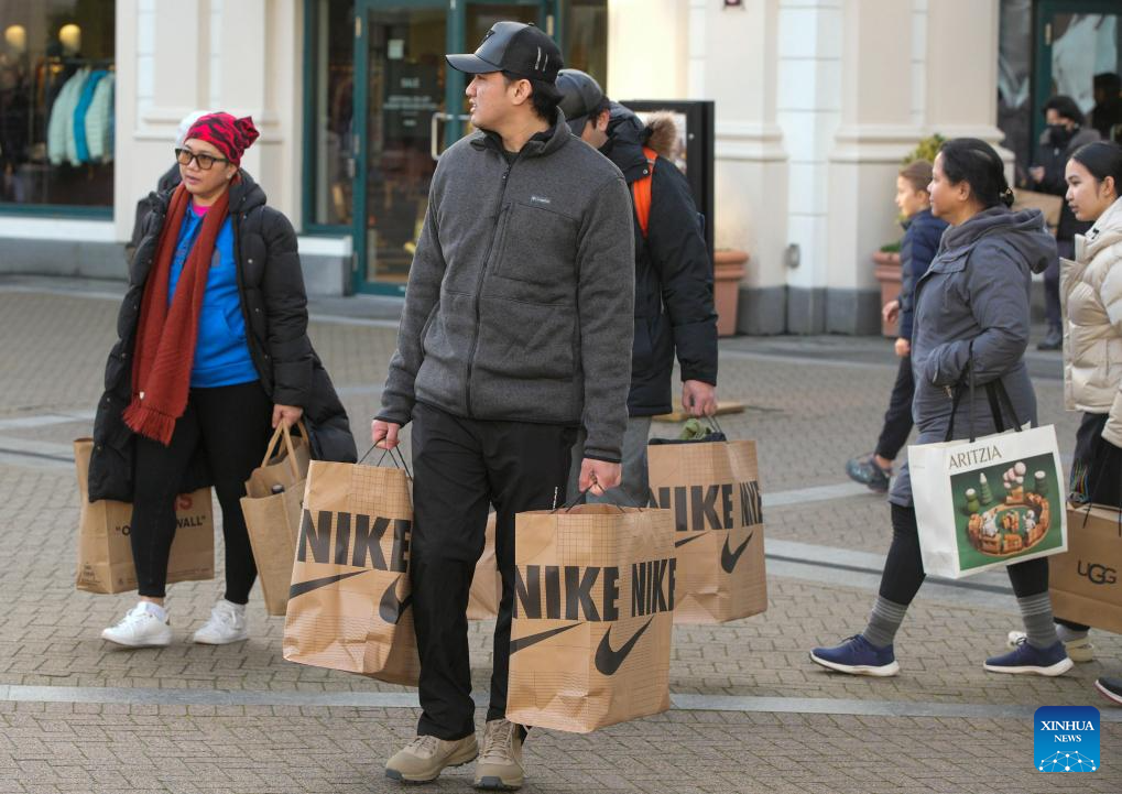 Boxing Day witnesses people's enthusiasm for shopping in Canada