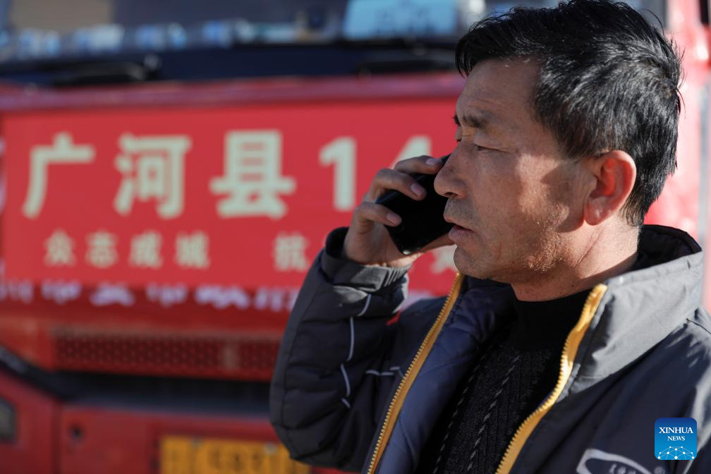 Pic story of truck driver in China's Ningxia