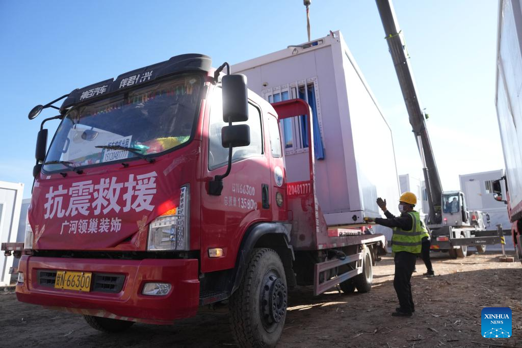 Pic story of truck driver in China's Ningxia