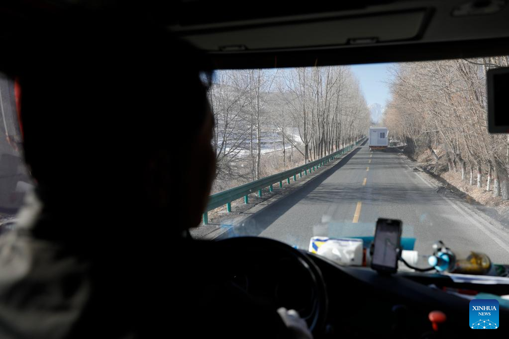 Pic story of truck driver in China's Ningxia
