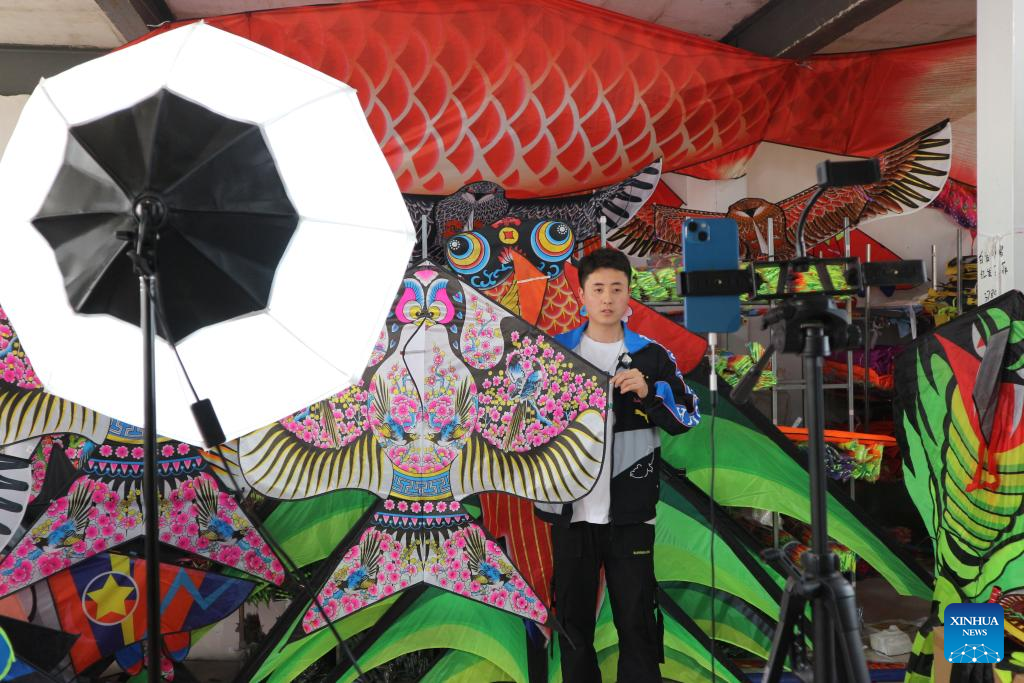 Across China: Kite industry flying high in east China village
