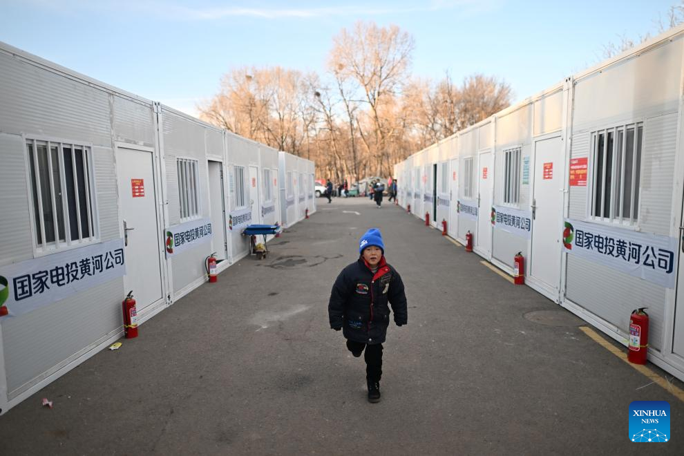 Quake-affected people relocated to prefab houses in Qinghai