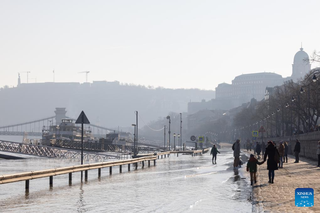 Danube River water level rises in Budapest