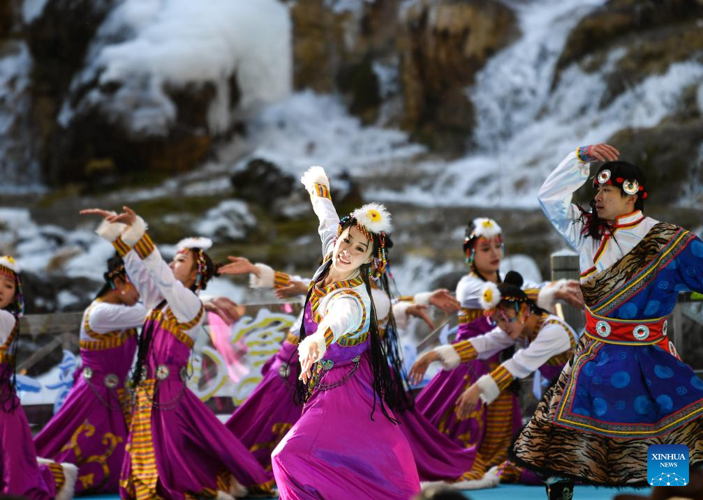 Int'l tourism festival featuring frozen waterfalls opens at Jiuzhaigou National Park