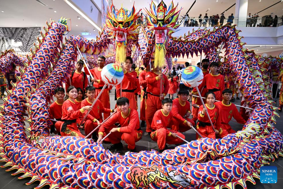 Dragon dance performance held in Malaysia