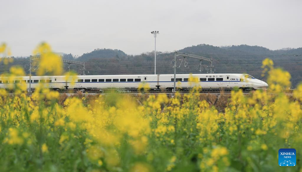 China to roll out new railway operating plan