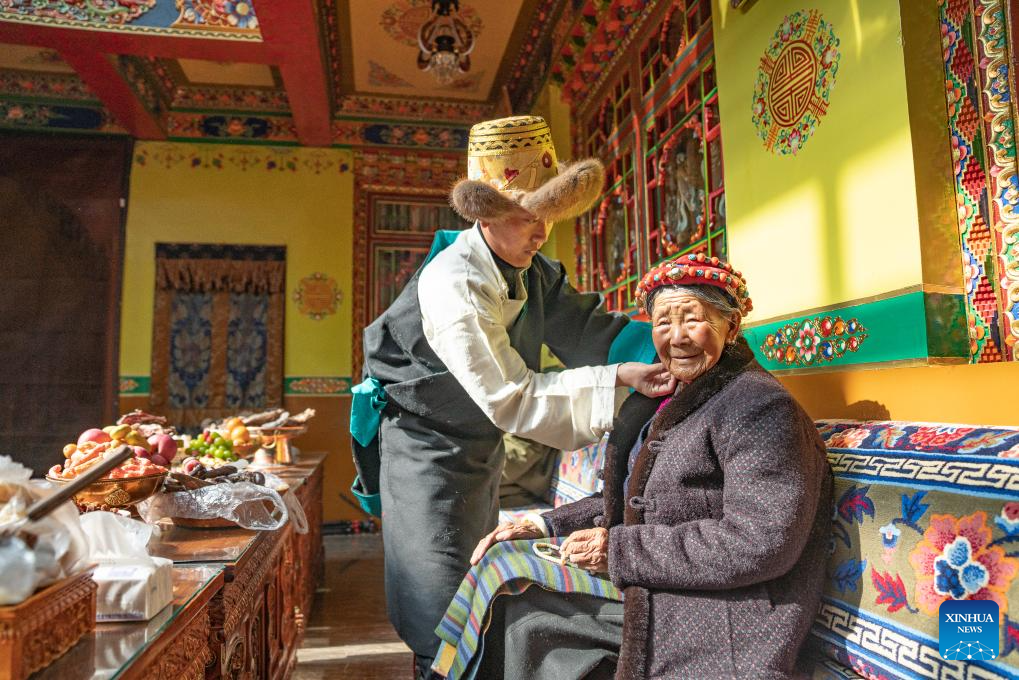 Locals in Xigaze celebrate farmers' New Year on first day of twelfth month of Tibetan calendar