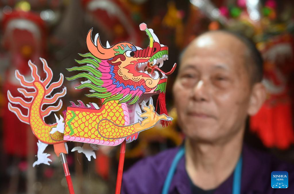 Exploring bamboo dragon-making crafts in S China's Guangxi