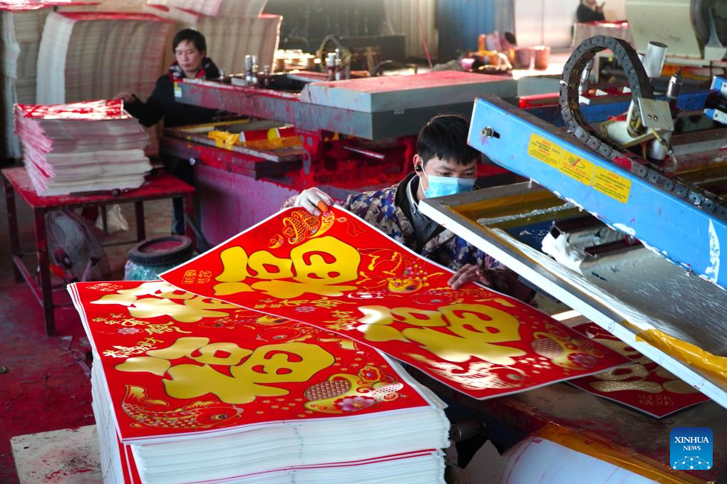Workers produce Spring Festival posters in China's Shandong