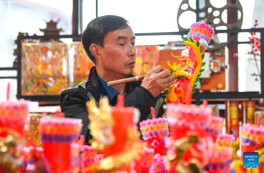 Pic story: inheritor of dragon and phoenix candles making craft