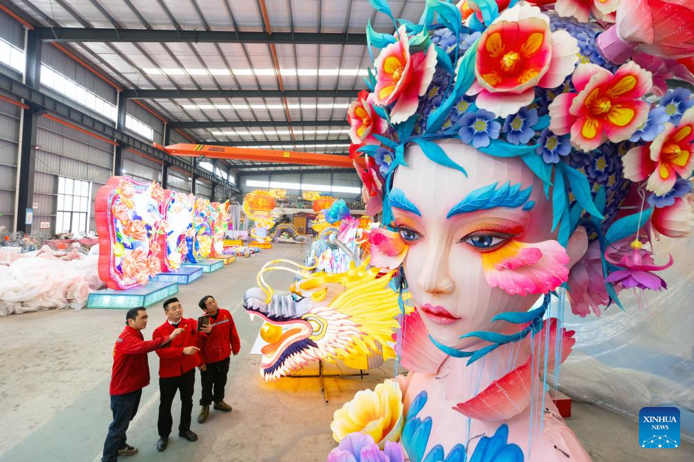 Zigong lanterns crafted for upcoming Spring Festival