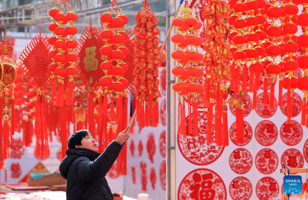 People prepare for Spring Festival across China