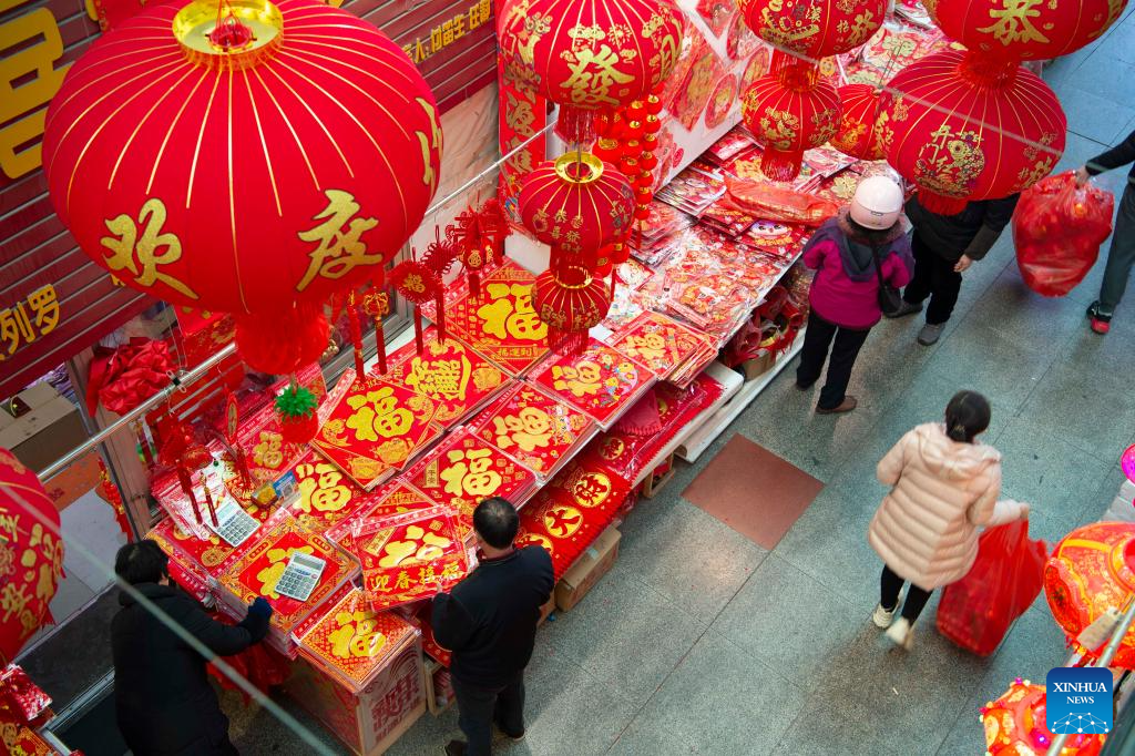 People prepare for Spring Festival across China