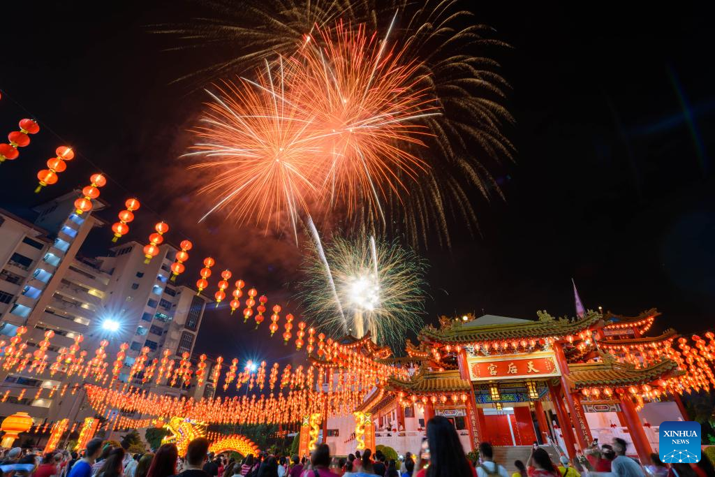 People across world celebrate Chinese Lunar New Year