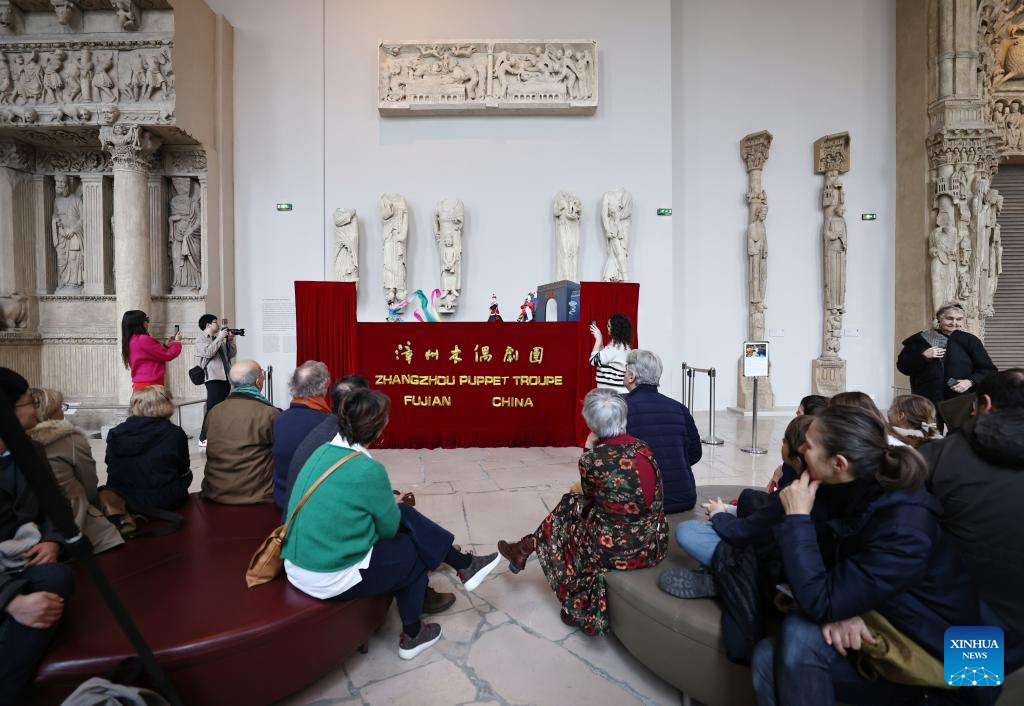 Zhangzhou Puppet Troupe from China stages puppet show in Paris