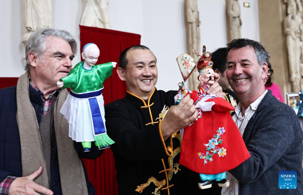 Zhangzhou Puppet Troupe from China stages puppet show in Paris