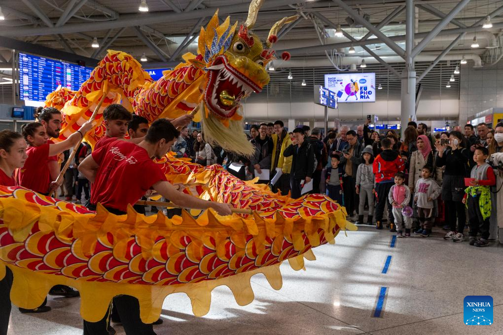 Athens Int'l Airport welcomes passengers with performance themed on Chinese New Year