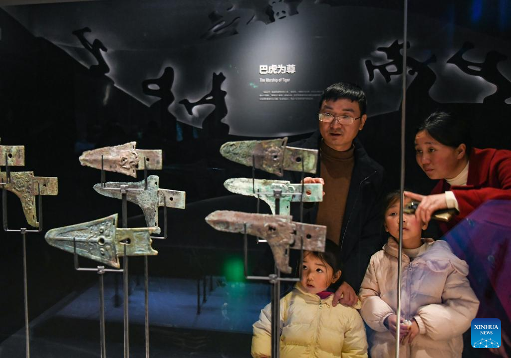 People visit museums during Spring Festival holidays