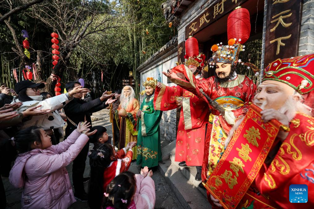 People greet God of Wealth on fifth day of Lunar New Year