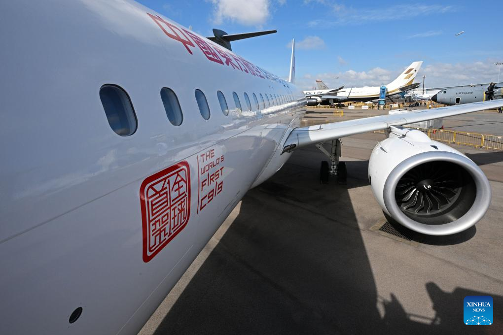 Chinese C919 passenger plane debuts Singapore Airshow