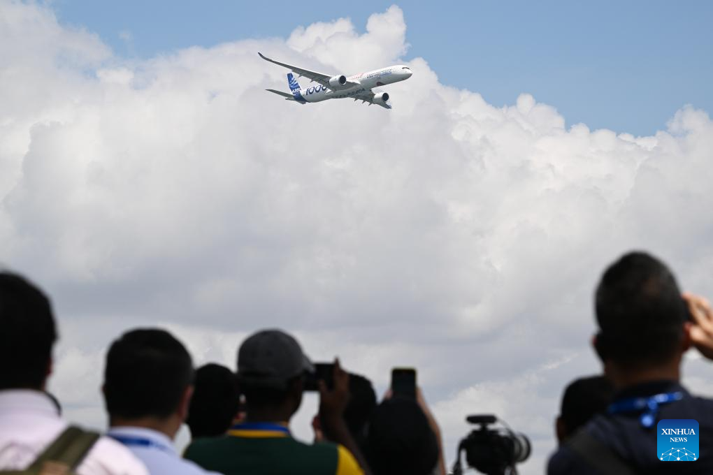 Chinese C919 passenger plane debuts Singapore Airshow