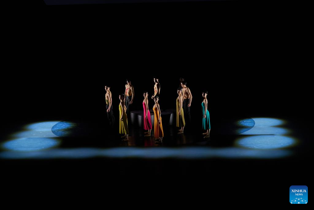 Dancers from China's Liaoning Ballet perform in Russia
