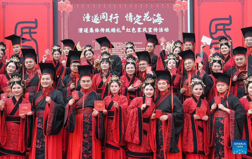 Group wedding ceremony held in SW China