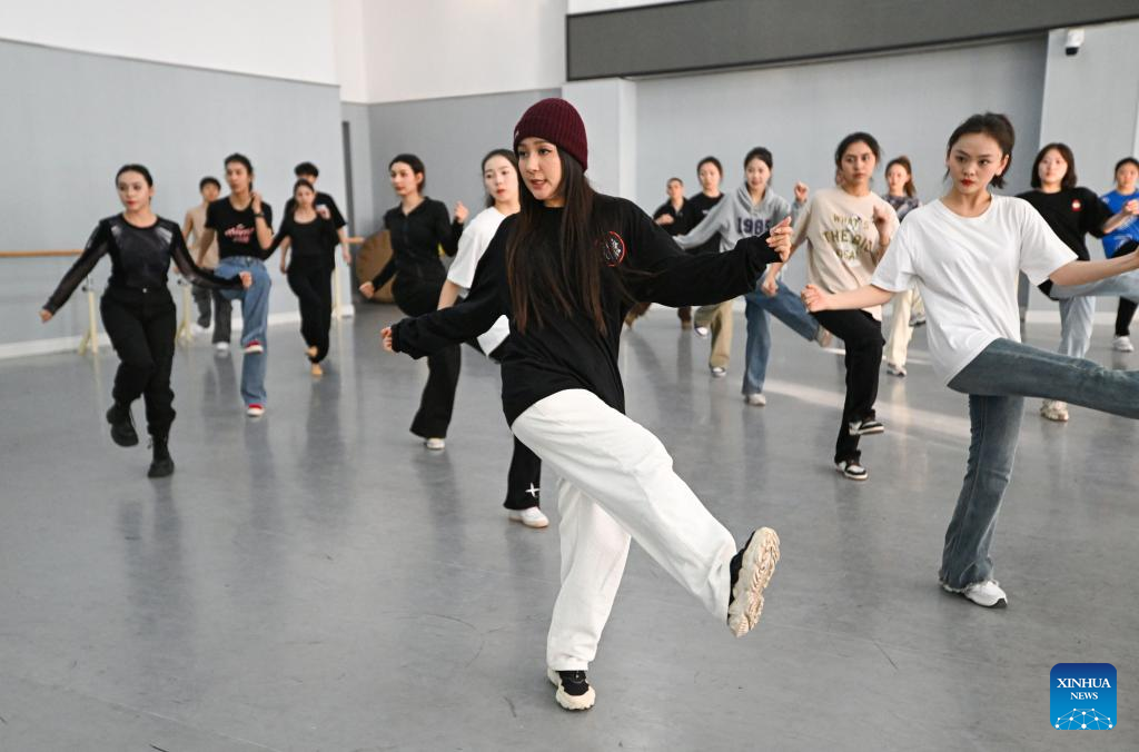 Xinjiang Story: Uygur dancer blends folk elegance with modern street beats