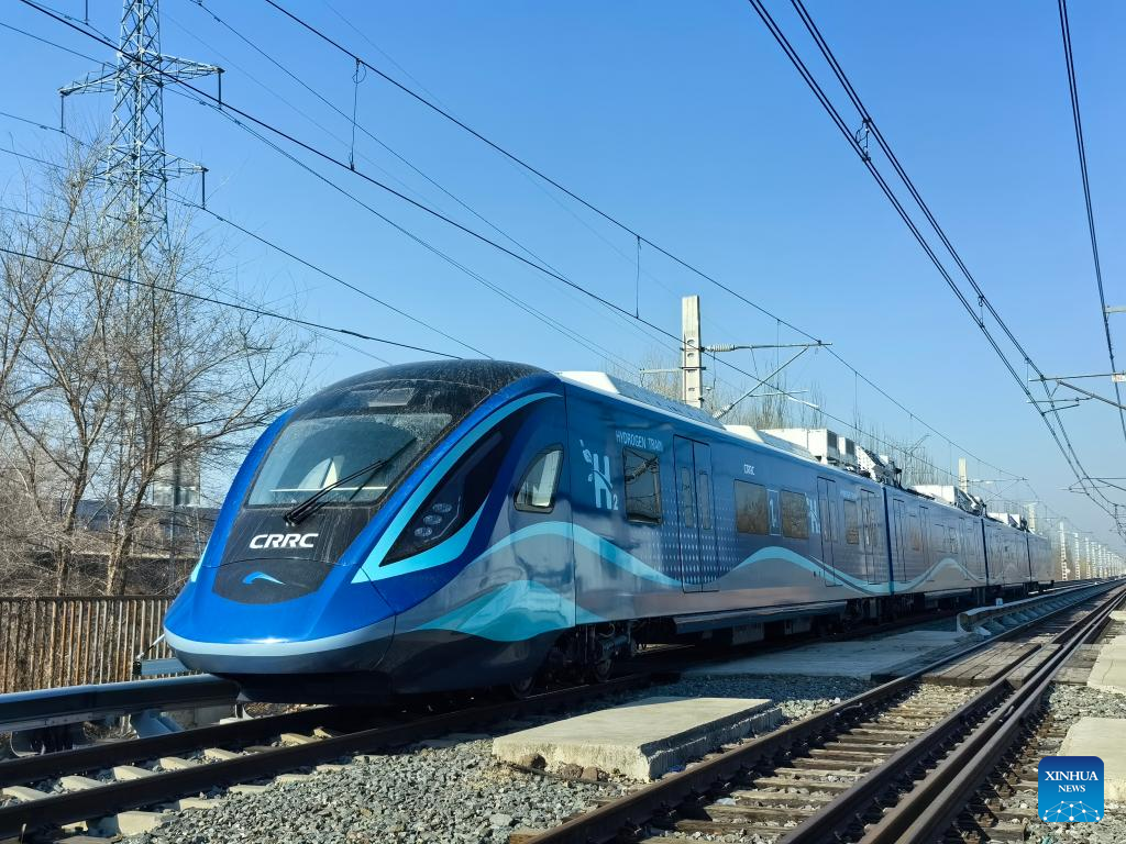 China's first homegrown hydrogen-powered urban train completes test