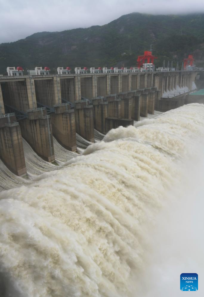 Shuikou Hydropower Station opens sluices for water discharge in Fujian