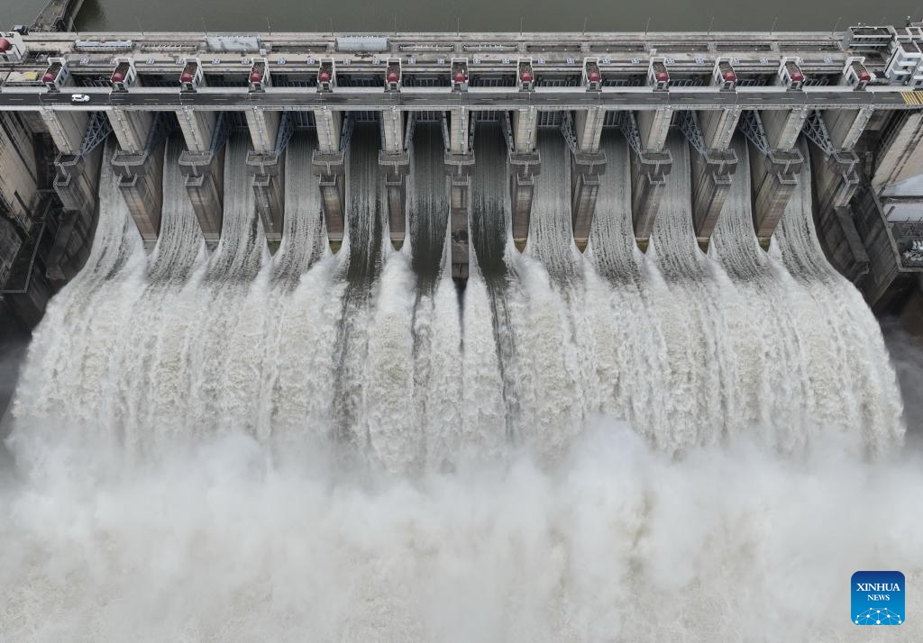 Shuikou Hydropower Station opens sluices for water discharge in Fujian