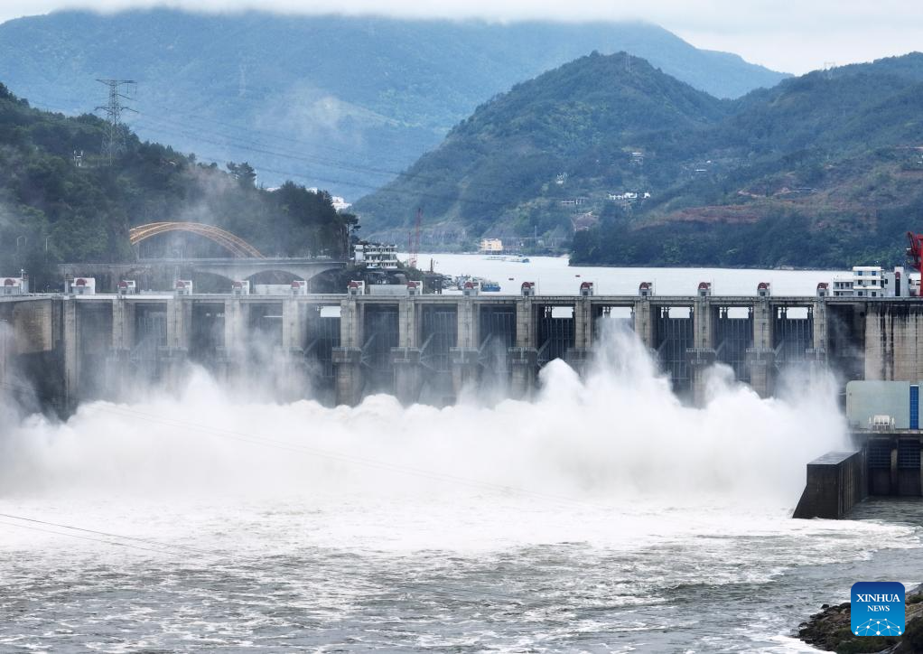 Shuikou Hydropower Station opens sluices for water discharge in Fujian