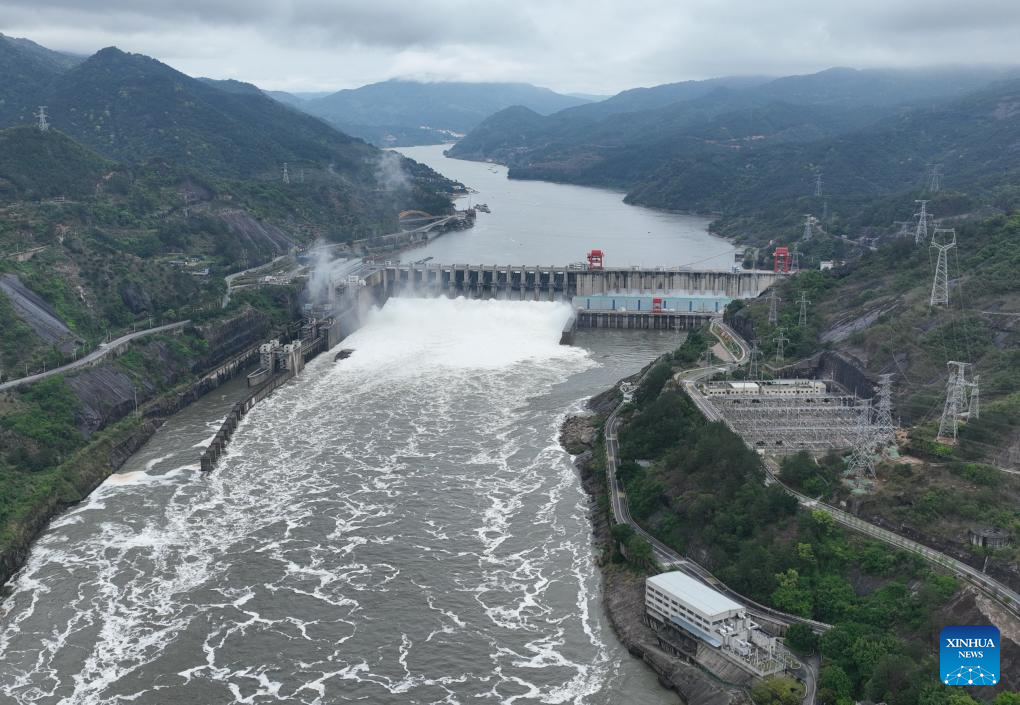 Shuikou Hydropower Station opens sluices for water discharge in Fujian