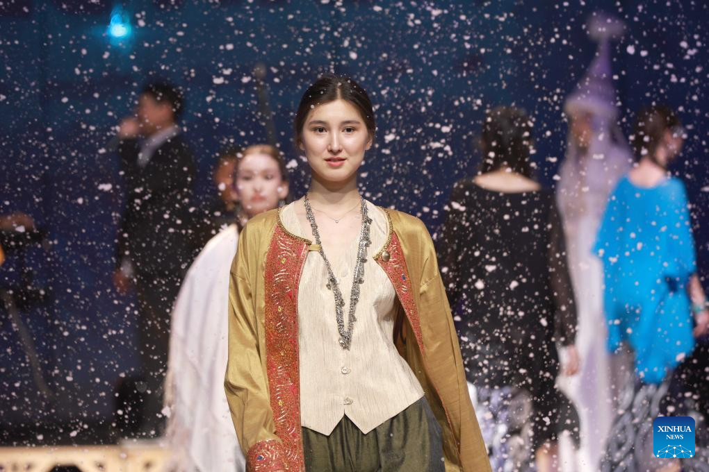 Fashion show featuring traditional Kyrgyz elements held in Bishkek