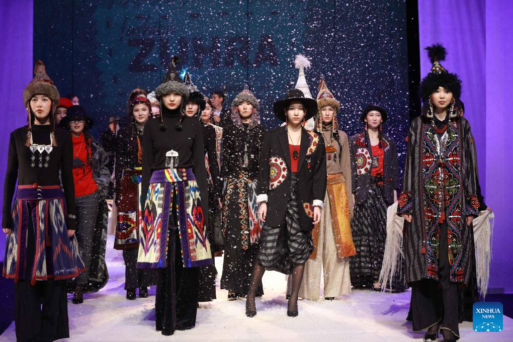 Fashion show featuring traditional Kyrgyz elements held in Bishkek