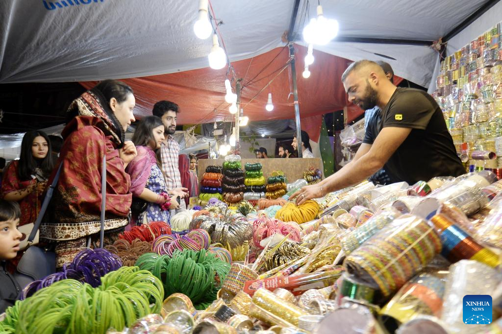 People shop on eve of Eid al-Fitr in Pakistan