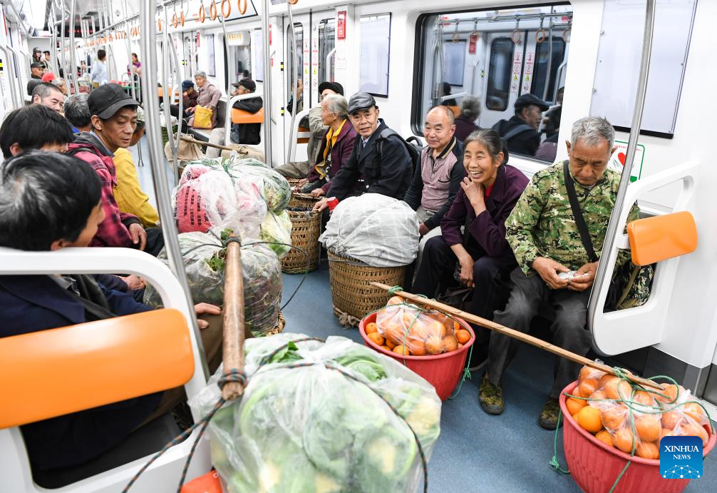Feature: For all some opposition, subway line in Chongqing keeps open to all
