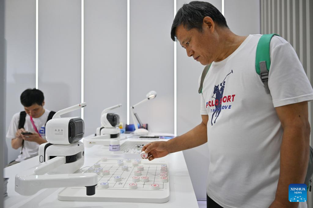 AI technology products attract visitors at ongoing CICPE in S China's Hainan