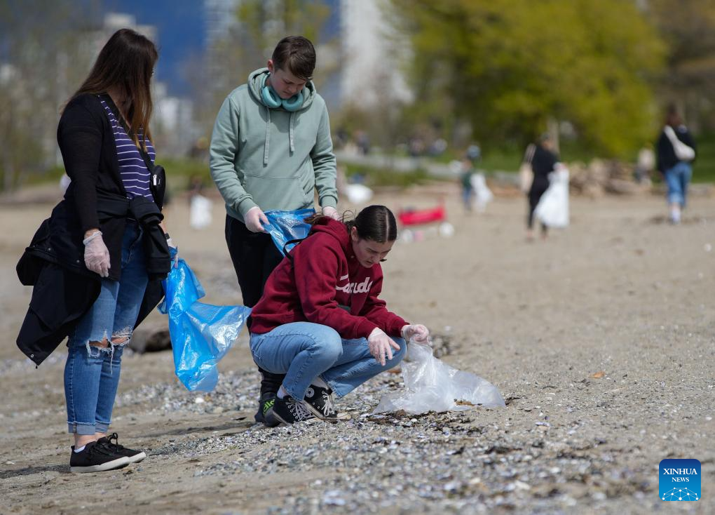 Volunteers clean up beach to mark upcoming Earth Day in British Columbia