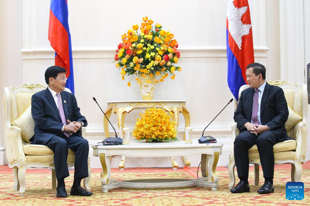 Cambodia, Laos vow to boost bilateral ties, regional cooperation