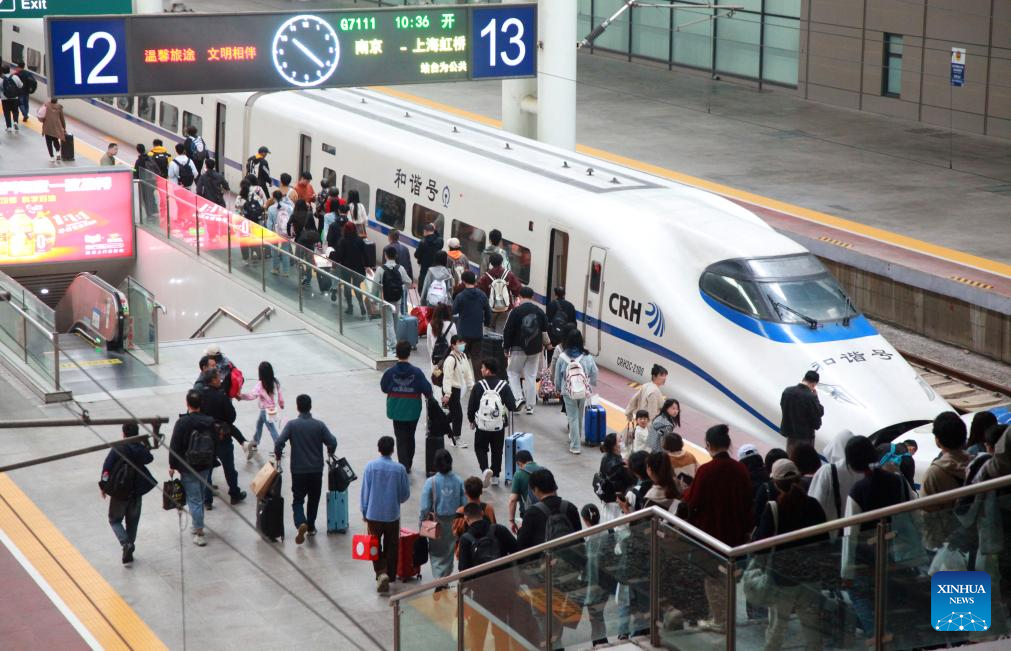 China witnesses increase of passenger trips on last day of May Day holiday