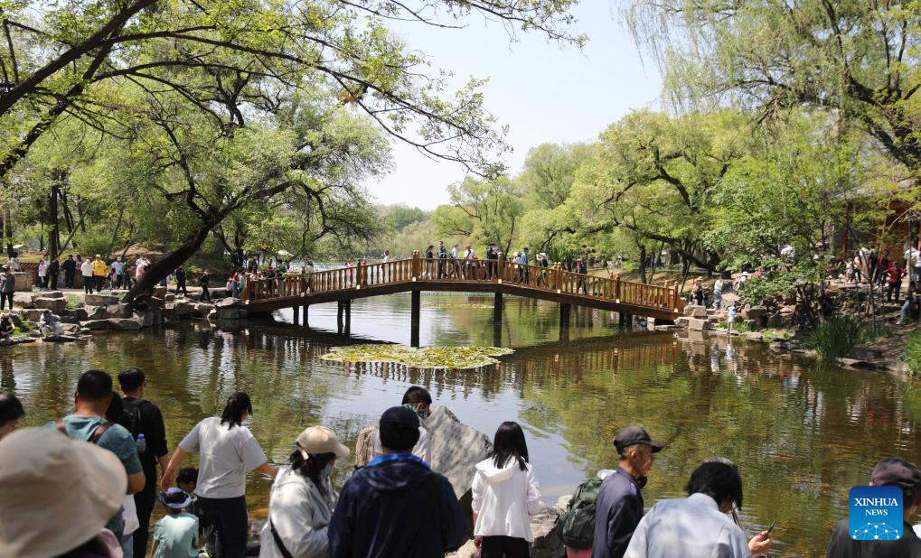 China sees nearly 300 mln domestic tourist trips during May Day holiday