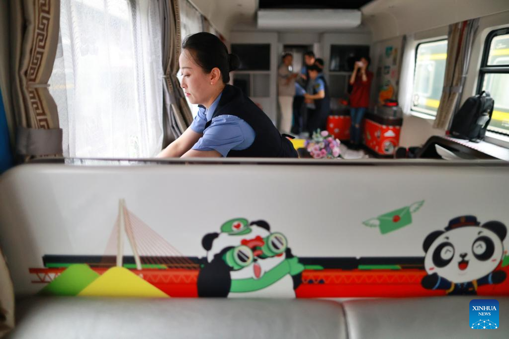 China-Laos tourist train to depart from Guiyang