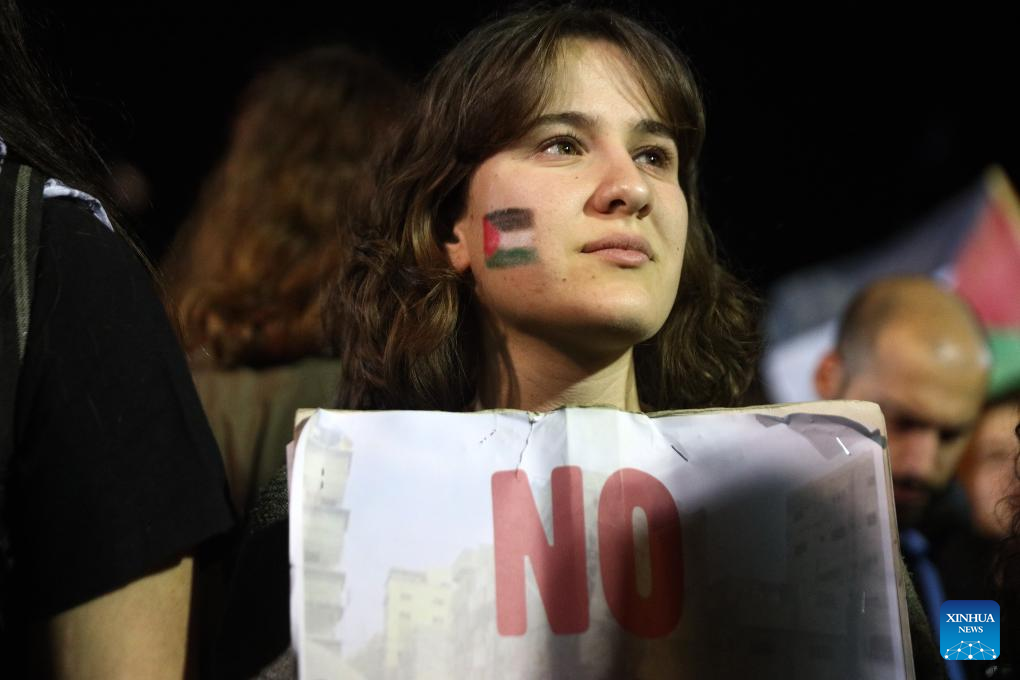 Greek university students hold overnight protest for Palestine