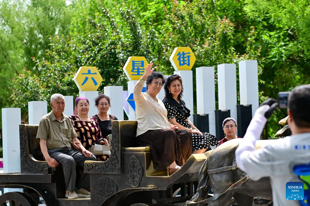 Xinjiang attracts tourists during summer